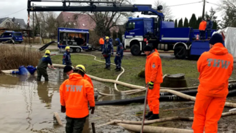 Feuerwehr und THW verhindern Katastrophe: Dramatischer Wassereinsatz rettet Nielitz vor Überflutung