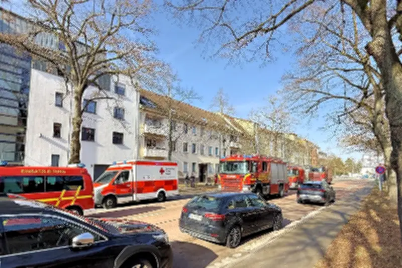 Feuerwehreinsatz in Dessau: Rauchmelder alarmiert bei Küchenbrand in Gropiusallee