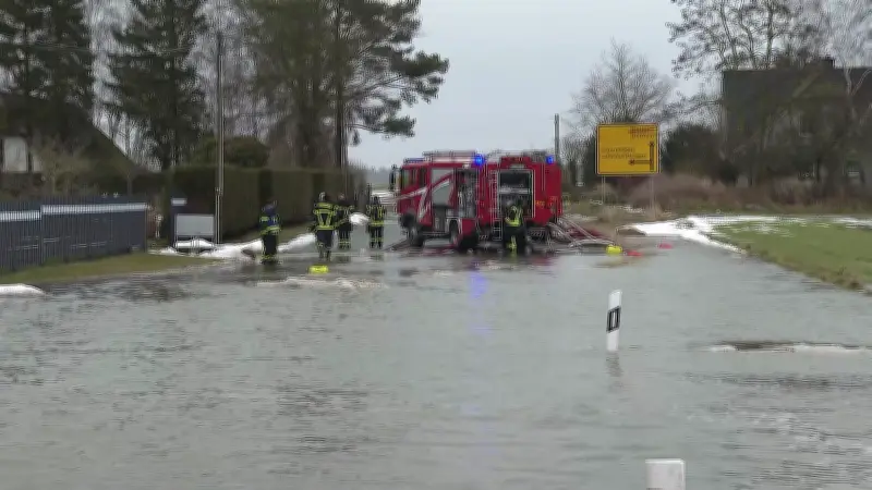 Feuerwehren im Dauereinsatz: Tauwetter löst Überschwemmungen in Mecklenburg-Vorpommern aus