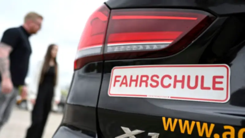 Führerschein-Revolution: Weniger Prüfungsfragen und Eltern als Fahrlehrer geplant