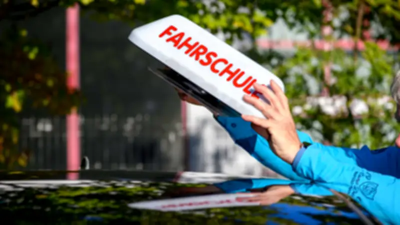 Führerschein wird günstiger: Eltern dürfen künftig Fahrstunden geben