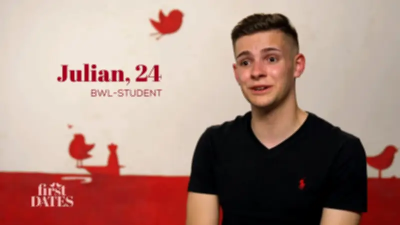 First Dates: BWL-Student Julian lässt seine Frisur vom Friseur-Date Jan bewerten