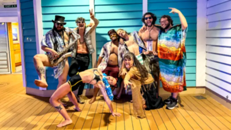 FKK-Kreuzfahrt: Musiker sorgt mit nacktem Auftritt für Eklat an Bord