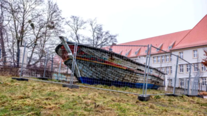 Flüchtlingsboot-Mahnmal in Wittenberg nach zehn Jahren marode: Abbau beschlossen