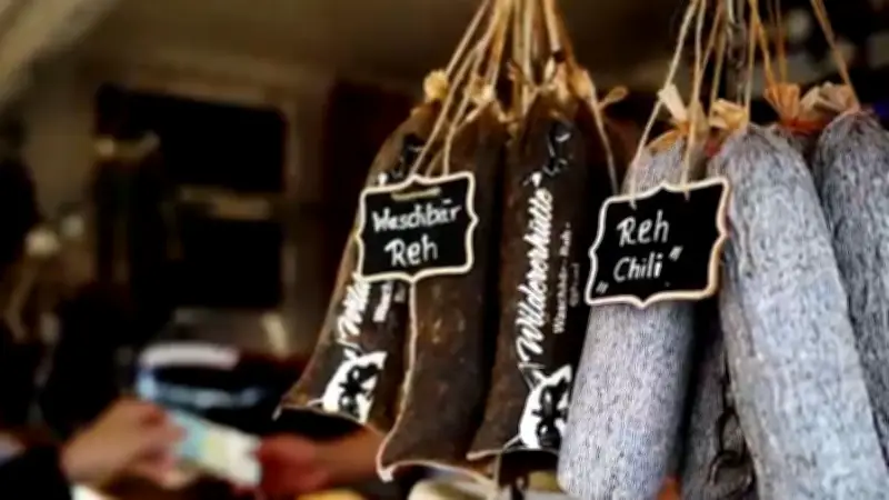 Fleischermeister verwandelt Problemwild in Delikatessen: Waschbär-Salami und Nutria-Hackbällchen