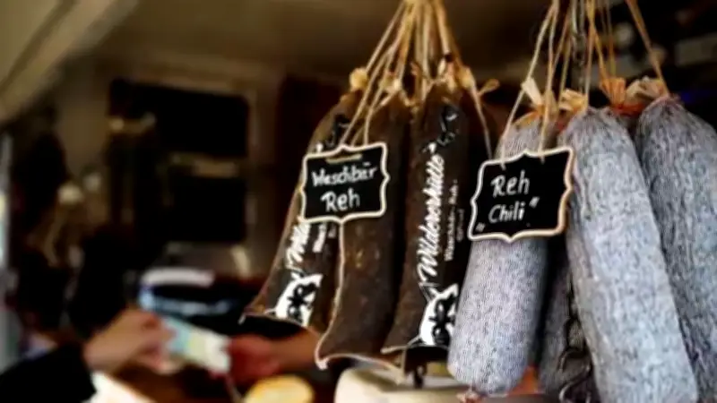 Fleischermeister verwandelt Problemwild in Delikatessen: Waschbär und Nutria als Wurst