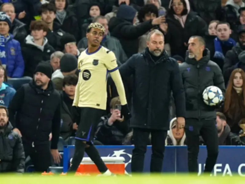 Flick verteidigt Yamal-Auswechslung: „Ihr messt allem zu viel Bedeutung bei“