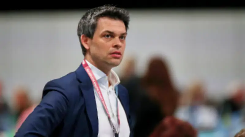 Flughafen-Skandal in München: Tourismuskoordinator fordert Konsequenzen nach Passagier-Ordeal