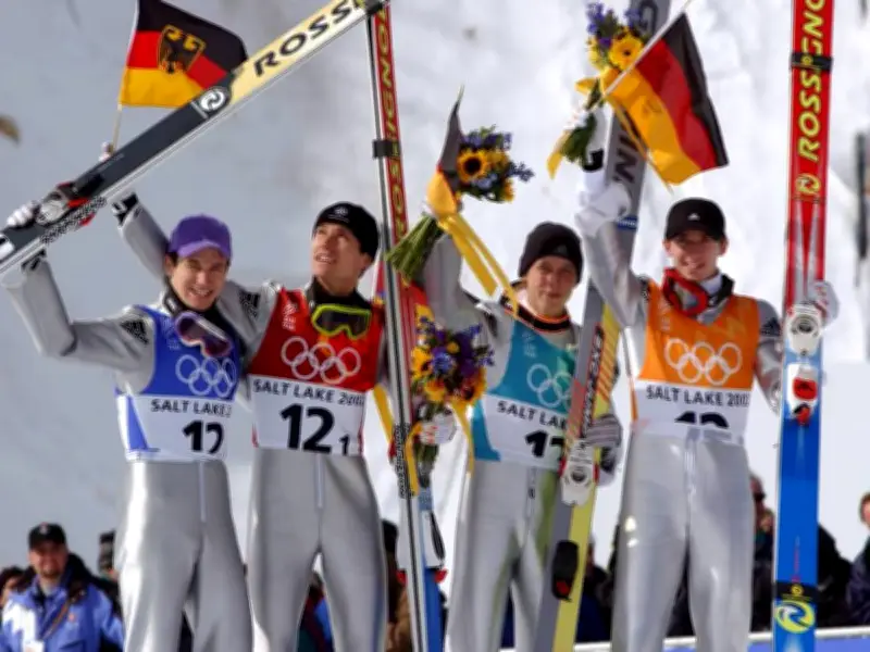 Fünf Zentimeter für die Ewigkeit: Deutschlands historischer Olympiasieg im Skispringen 2002