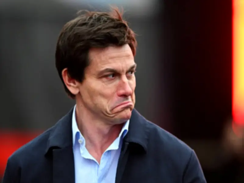 Formel 1: Motoren-Streit vor Testfahrten - Mercedes wehrt sich gegen illegale Vorwürfe