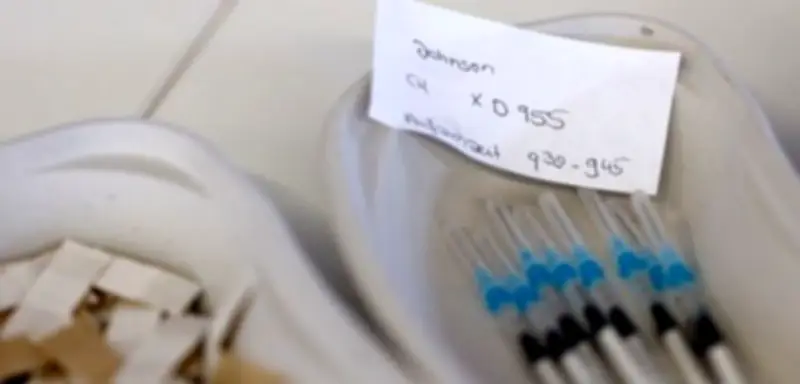 Forschung klärt auf: Wie Vektor-Impfstoffe seltene Hirnthrombosen auslösten