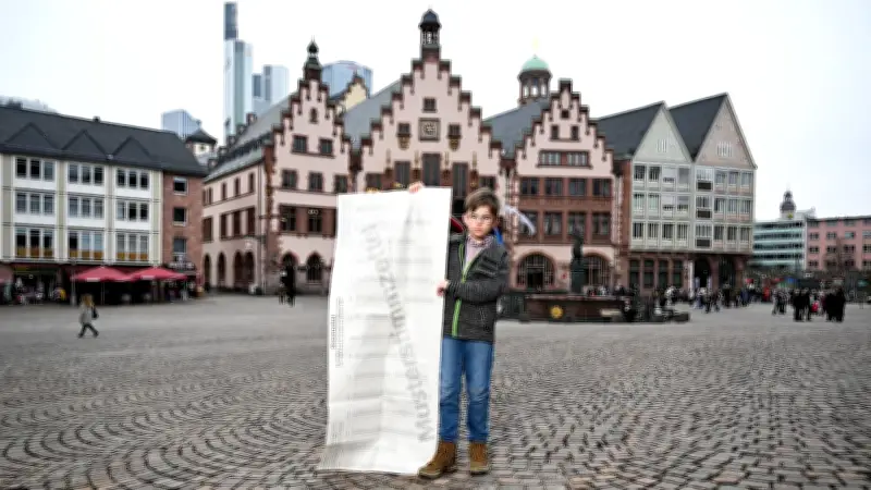 Frankfurter Wahlzettel-Rekord: 1,44 Meter breit und 1120 Kandidaten