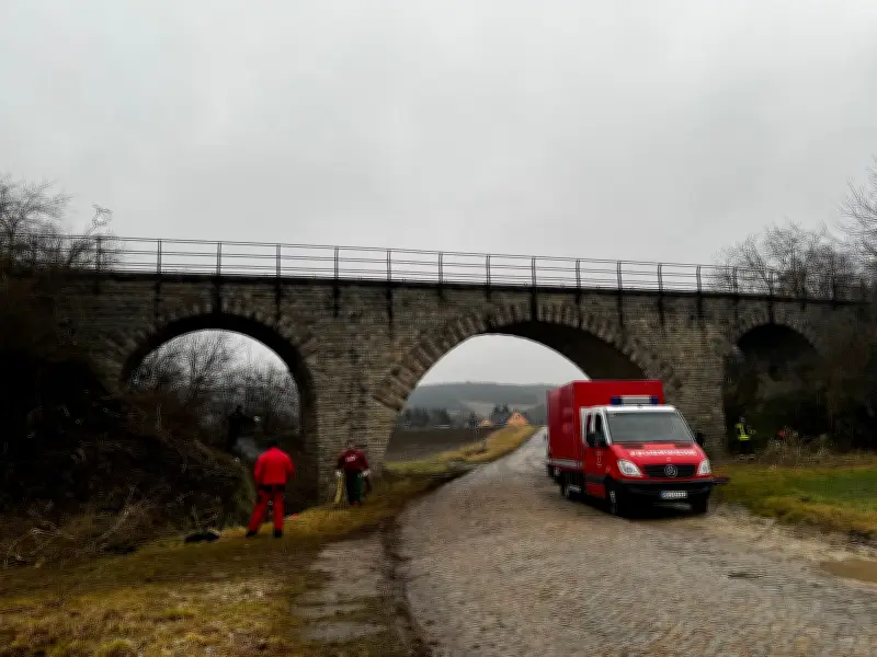 Frühjahrsputz in Spielberg: Vereine und Feuerwehr säubern Ortseingang vorzeitig