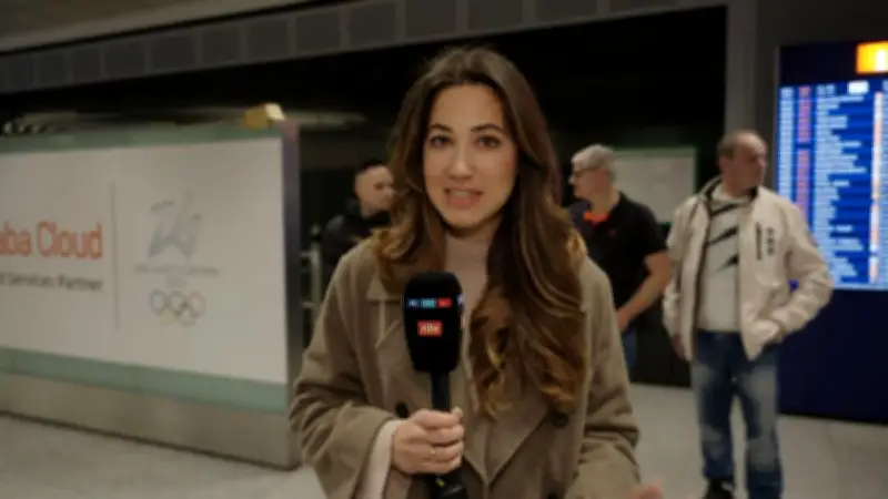 Frühmorgendlicher Fan-Empfang am Flughafen für Dschungelcamp-Stars