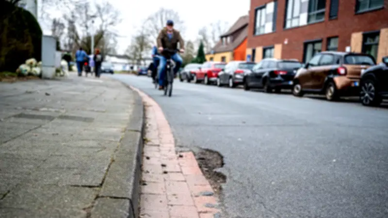 Frostschäden in Rostock: Lebensgefahr auf maroden Straßen durch Schlaglöcher