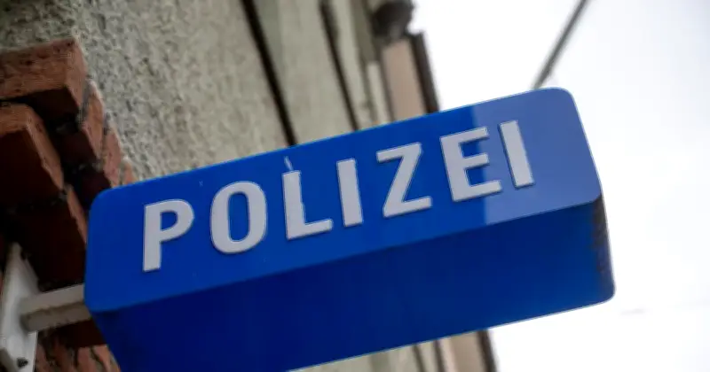 Funkgerät im Pullover: 19-Jähriger schummelt bei Führerscheinprüfung in Cham