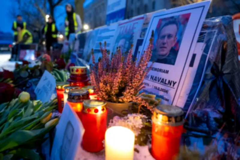 Gedenken an Alexej Nawalny: Berliner demonstrieren vor russischer Botschaft