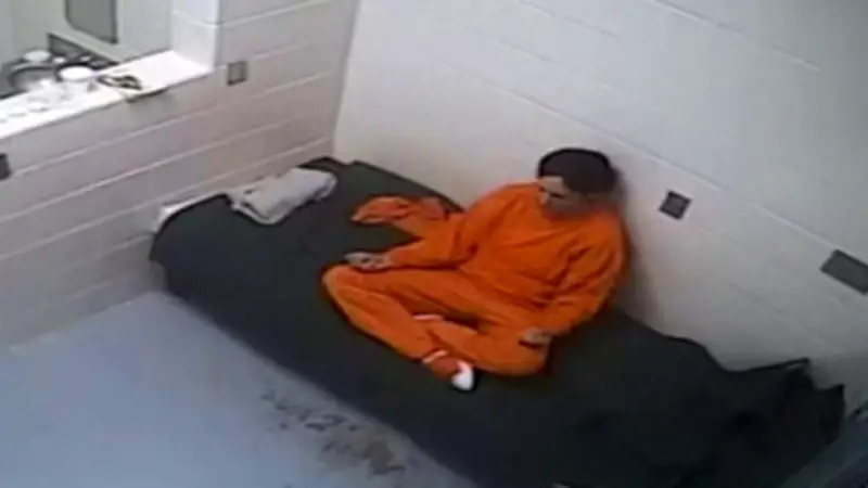 Gefängnisalltag von Ghislaine Maxwell: Zehn Stunden Zellen-Aufnahmen veröffentlicht