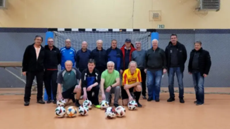 Gehfußball in Feldberg: Neue Bewegungsform für Senioren gewinnt Anhänger