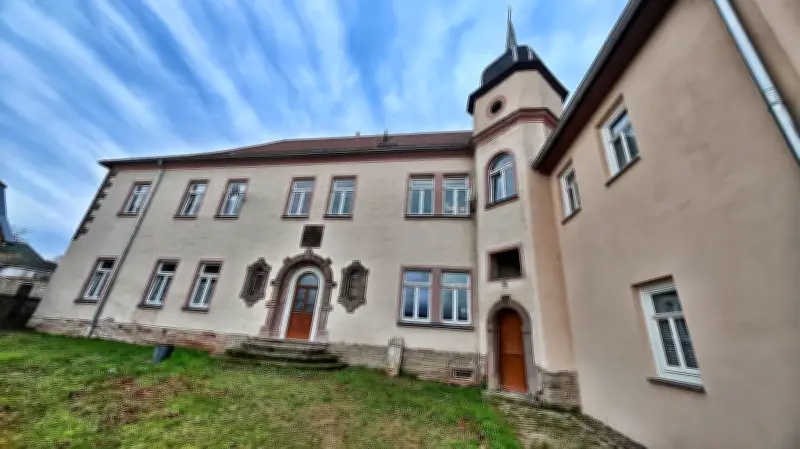 Gemeinde Brücken-Hackpfüffel erhöht Grundsteuer und Gebühren gegen Haushaltsdefizit