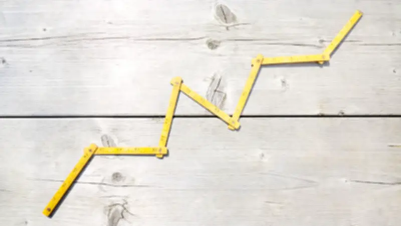 Genialer Heimwerker-Trick: So messen Sie mit dem Zollstock präzise Winkel