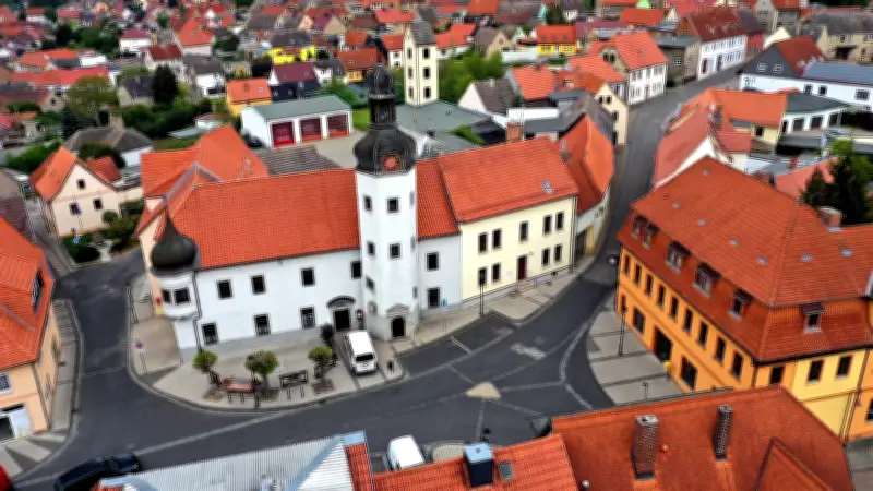 Gerbstedt im Haushaltsnotstand: Freibäder und Ehrenamt durch politisches Tauziehen gefährdet