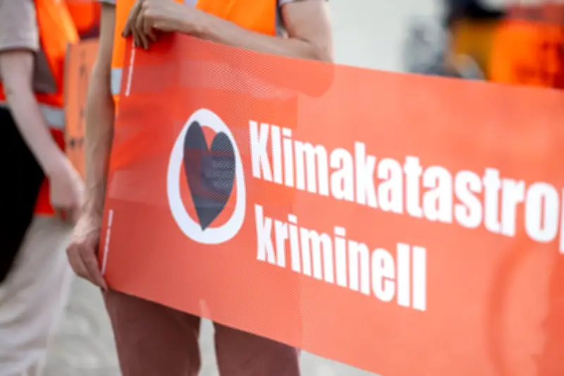 Gerichtsprozess in Brandenburg: Ist die Letzte Generation eine kriminelle Vereinigung?