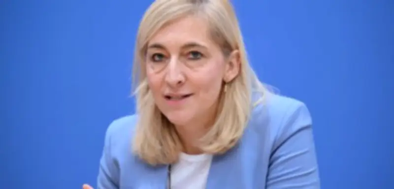 Gesundheitsministerin Warken offen für SPD-Vorschlag: Kassenbeiträge auf Kapitalerträge?