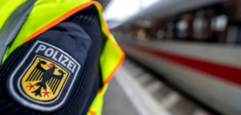 Gewalt im ICE: Frau attackiert Zugchef nach Ticketkontrolle auf Strecke Wolfsburg-Berlin