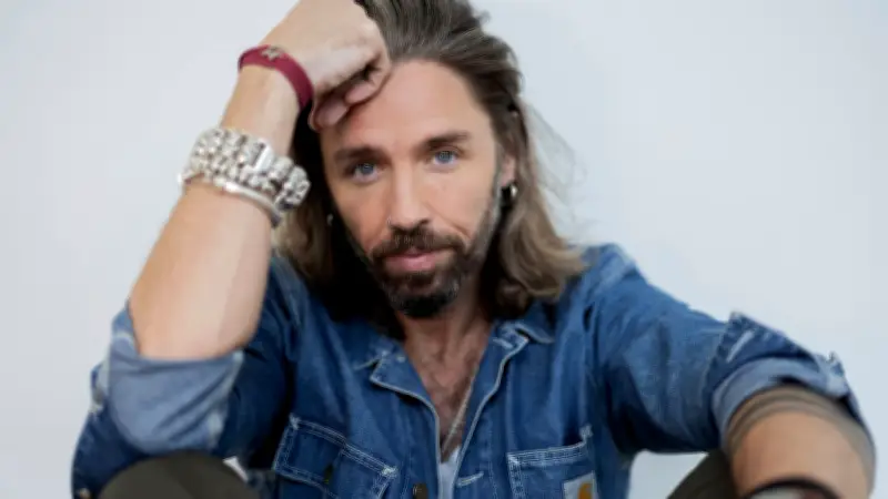 Gil Ofarim entschuldigt sich live bei Hotelmitarbeiter nach Dschungelcamp-Sieg