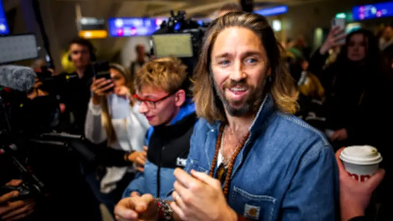 Gil Ofarim zurück in Frankfurt: Dschungelkönig feiert, Mitcamper distanzieren sich