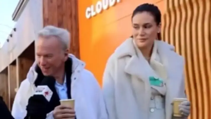 Gloria-Sophie Burkandt und Eric Schmidt: Liebe mit 43 Jahren Altersunterschied