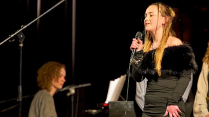 Golden Ten: Talentshow im Bestehornhaus begeistert mit Glamour und Gesang