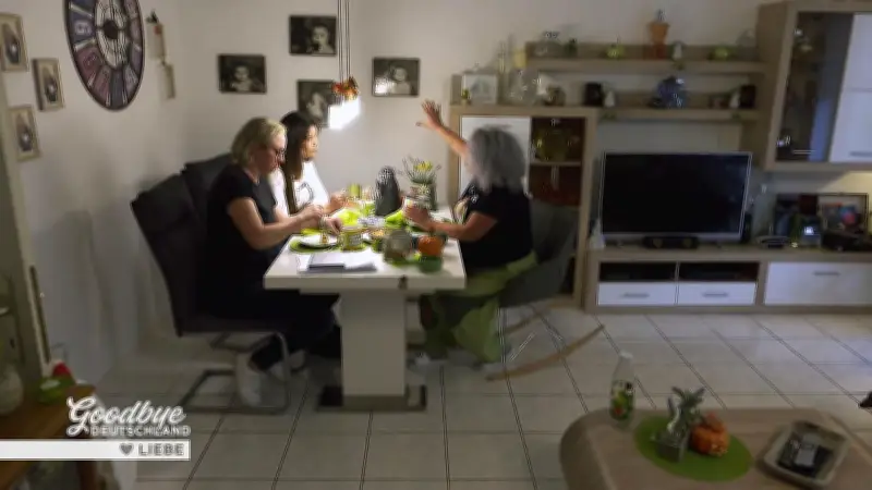 Goodbye Deutschland: Susanns Freundinnen stellen Ugo vor der Nigeria-Auswanderung auf den Prüfstand