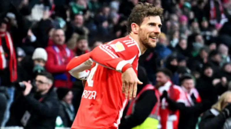 Goretzkas Vogel-Jubel: Lustiger Abflug-Geste beim Fußballspiel