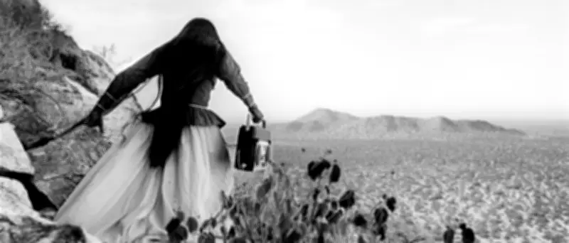 Graciela Iturbide und Dorte Eissfeldt in Berlin: Fotografie als poetischer Wal