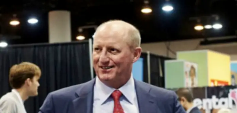 Greg Abel folgt auf Warren Buffett: Die Herausforderungen des neuen Berkshire-Hathaway-Chefs