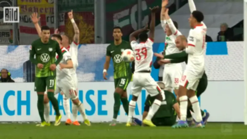 Gräfe lobt Schiedsrichter Schlager: Zwei Elfmeter-Szenen im Wolfsburg-Augsburg-Spiel korrekt bewertet