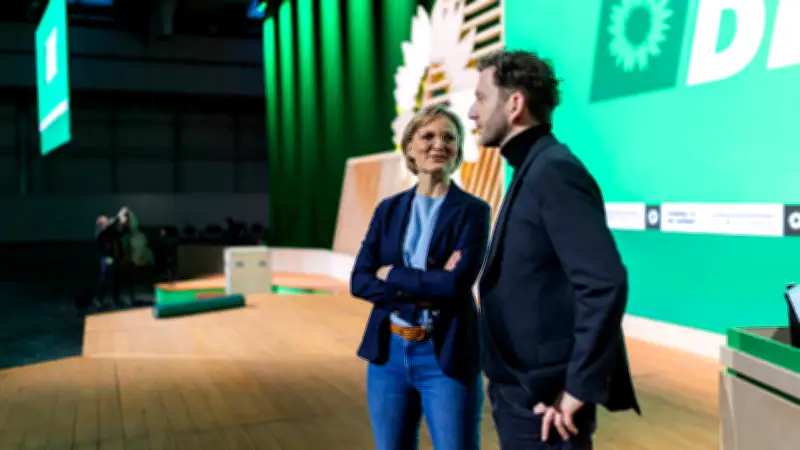 Grüne fordern Gratis-Strom für 600 Stunden jährlich und kritisieren Wirtschaftsministerin scharf