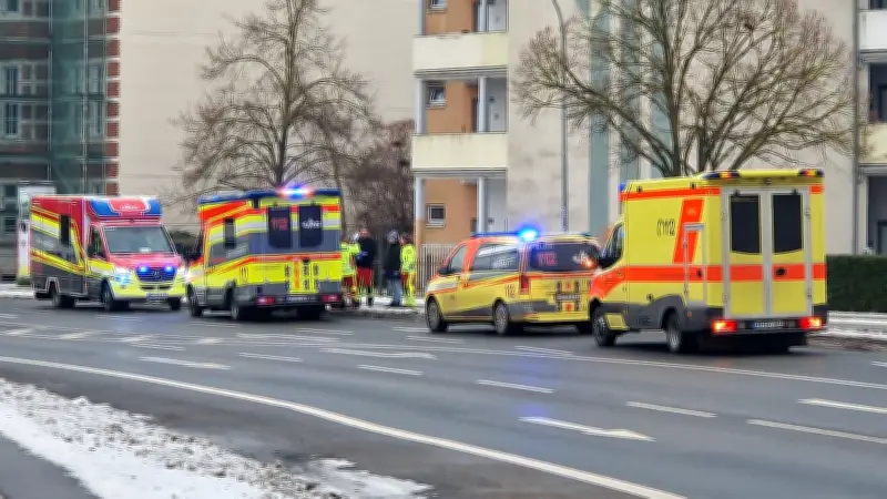Großeinsatz an B198: Notärzte und Sanitäter kämpfen um Leben eines Passanten in Prenzlau
