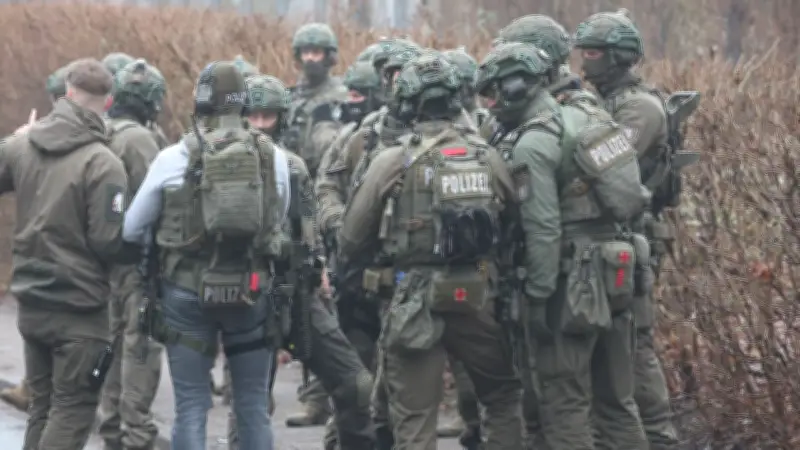 Großeinsatz an Hamburger Schule: Spezialkräfte rücken aus – Person mit Spielzeugpistole festgenommen