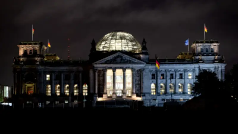 Großeinsatz der Feuerwehr im Berliner Reichstagsgebäude nach Gasmelder-Alarm