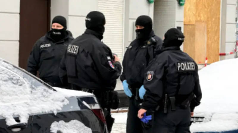 Großeinsatz in Kiel: Polizei schlägt mit 400 Beamten gegen Drogen-Logistiker zu