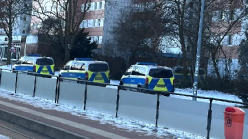 Großeinsatz in Rostock: Hilferufe aus Transporter entpuppen sich als perfider Scherz