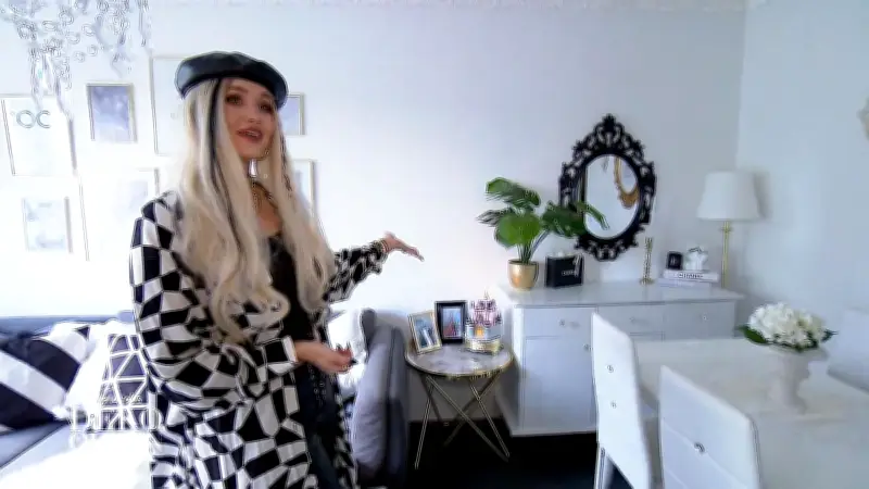 Guidos Deko-Queen: Jenny startet in Kassel mit pompöser Wohnung und Disney-Liebe