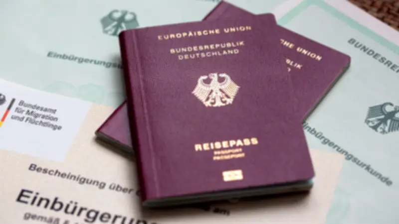 Gunnar Schupelius kritisiert: Wird der deutsche Pass an Betrüger vergeben?