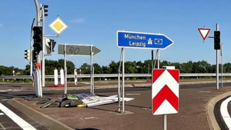 Haftbefehl erlassen: 25-Jähriger nach Verfolgungsjagd auf A9 bei Dessau schwer verletzt