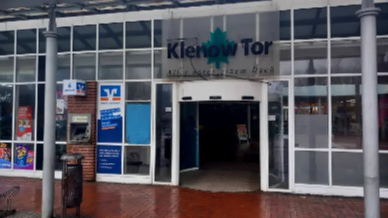 Haftbefehle nach Geldautomaten-Explosionen: Rostocker Duo soll zwei Sprengungen verübt haben