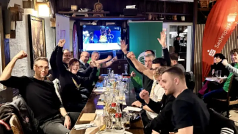 Halle feiert Olympia-Silber: Bob-Anschieber Alexander Schüller sorgt für Jubel in der Kneipe