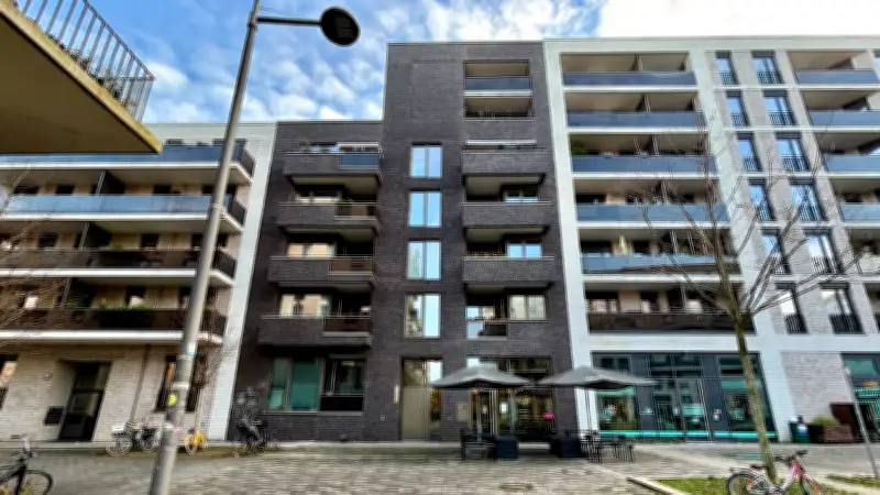 Hamburger Prozess: Ex-Freund soll Freundin mit Weinflasche erschlagen und im Schrank versteckt haben